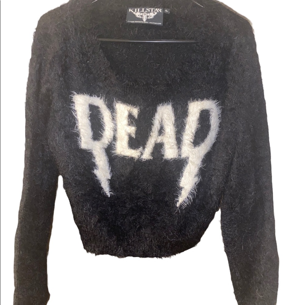 Super soft, cropped sweater.